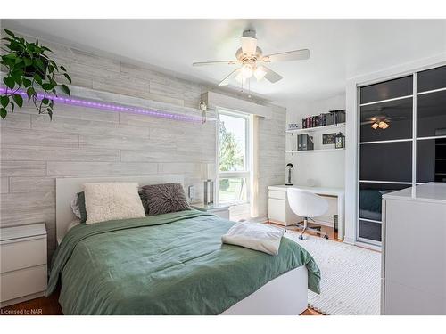 2179 Niagara Parkway, Fort Erie, ON - Indoor Photo Showing Bedroom