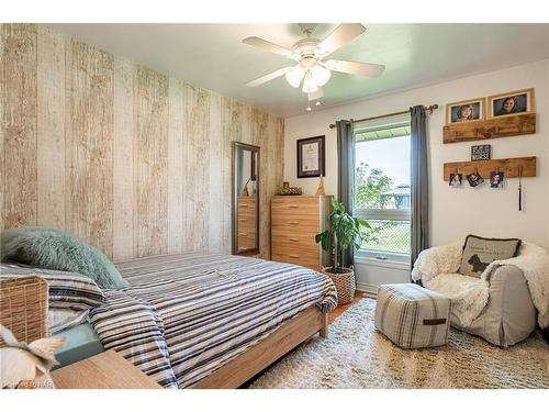 2179 Niagara Parkway, Fort Erie, ON - Indoor Photo Showing Bedroom