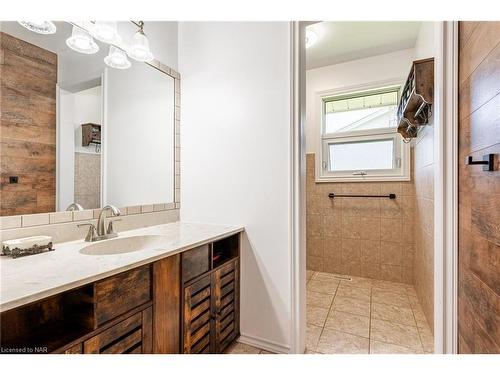 2179 Niagara Parkway, Fort Erie, ON - Indoor Photo Showing Bathroom