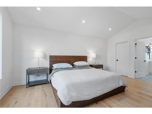 56 West Farmington Drive, St. Catharines, ON - Indoor Photo Showing Bedroom