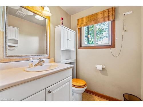 1248 Regional Road 24 Road, West Lincoln, ON - Indoor Photo Showing Bathroom