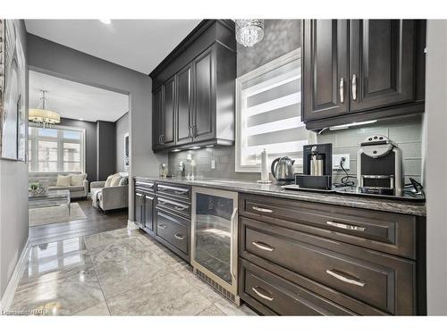 255 Colbeck Drive, Welland, ON - Indoor Photo Showing Kitchen