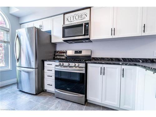 29 Jefferson Court W, Welland, ON - Indoor Photo Showing Kitchen