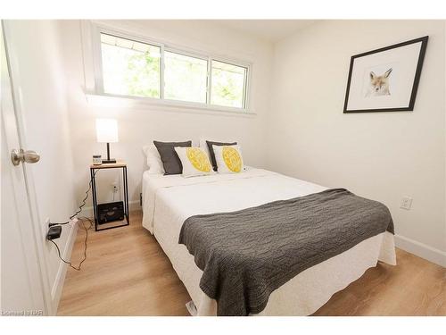 70 Diffin Drive, Welland, ON - Indoor Photo Showing Bedroom