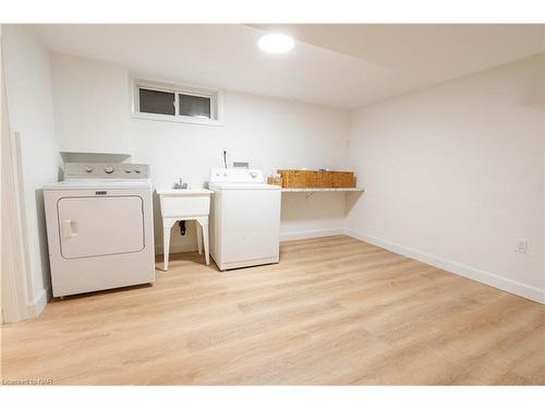 70 Diffin Drive, Welland, ON - Indoor Photo Showing Laundry Room