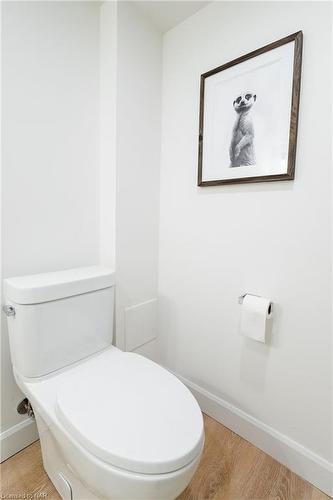 70 Diffin Drive, Welland, ON - Indoor Photo Showing Bathroom