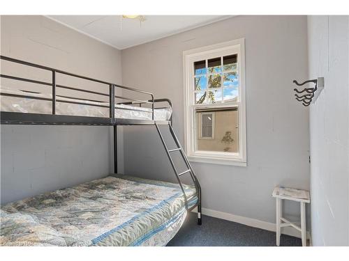 10953 Lakeshore Road Road, Wainfleet, ON - Indoor Photo Showing Bedroom