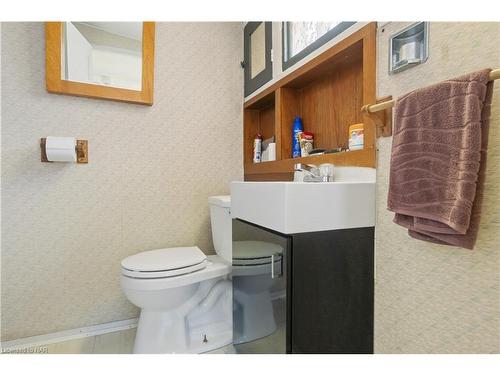 10953 Lakeshore Road Road, Wainfleet, ON - Indoor Photo Showing Bathroom