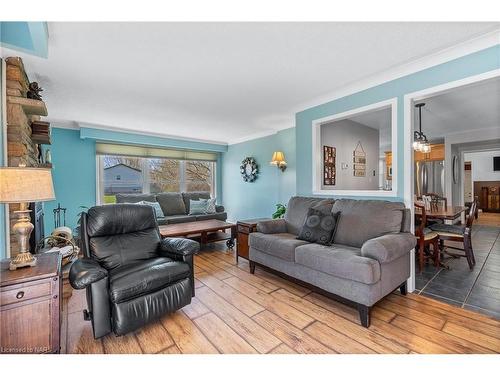2982 Evadere Avenue, Ridgeway, ON - Indoor Photo Showing Living Room