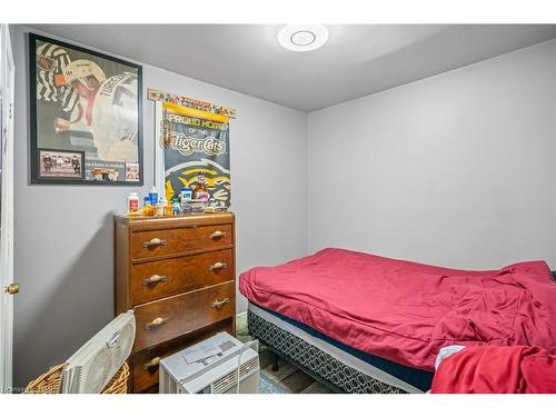 132 Albert Street, Fort Erie, ON - Indoor Photo Showing Bedroom