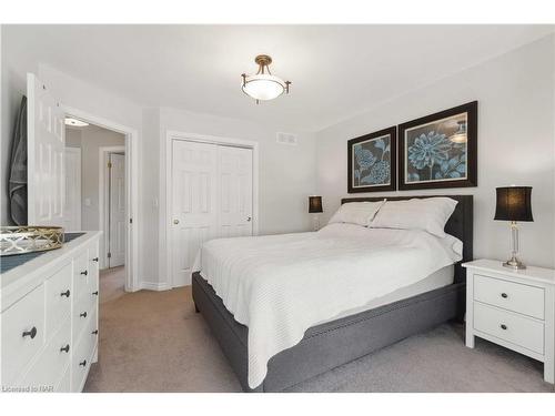 24 Patterson Avenue, Welland, ON - Indoor Photo Showing Bedroom