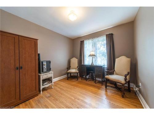 6556 Corwin Crescent, Niagara Falls, ON - Indoor Photo Showing Bedroom
