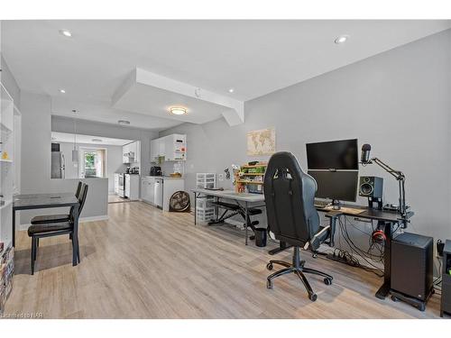 104 Lowell Street, St. Catharines, ON - Indoor Photo Showing Office