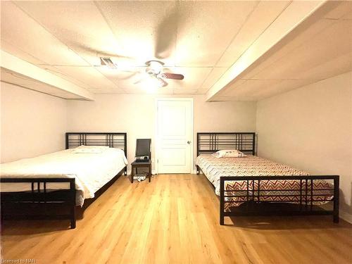 4956 Dorchester Road, Niagara Falls, ON - Indoor Photo Showing Bedroom