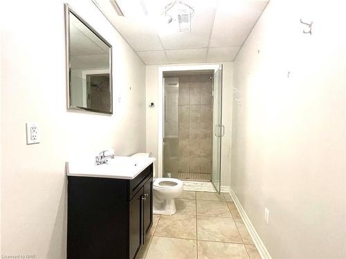 4956 Dorchester Road, Niagara Falls, ON - Indoor Photo Showing Bathroom