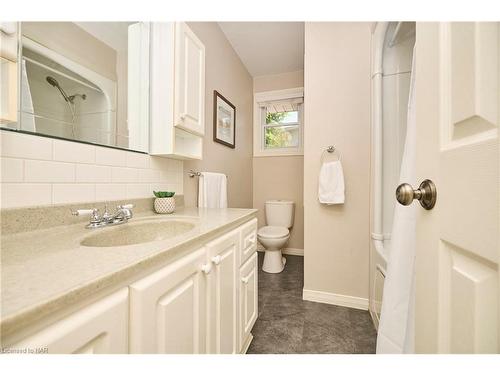 139 Woodrow Street, St. Catharines, ON - Indoor Photo Showing Bathroom