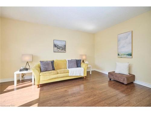 139 Woodrow Street, St. Catharines, ON - Indoor Photo Showing Living Room