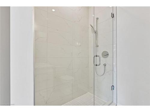 7-300 Richmond Street, Thorold, ON - Indoor Photo Showing Bathroom
