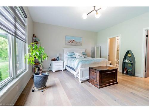 13-300 Richmond Street, Thorold, ON - Indoor Photo Showing Bedroom