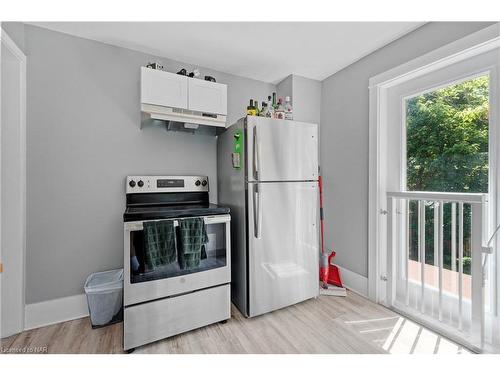 104 Lowell Street, St. Catharines, ON - Indoor Photo Showing Kitchen