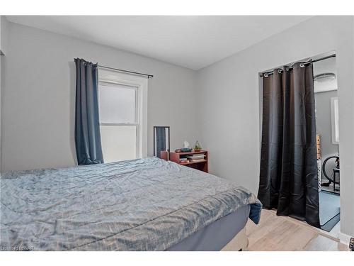 104 Lowell Street, St. Catharines, ON - Indoor Photo Showing Bedroom
