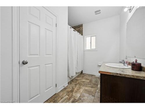 4432 Cinnamon Grove, Niagara Falls, ON - Indoor Photo Showing Bathroom