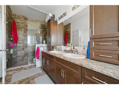 4432 Cinnamon Grove, Niagara Falls, ON - Indoor Photo Showing Bathroom