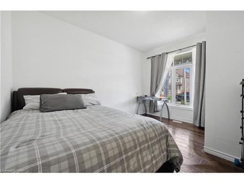 4432 Cinnamon Grove, Niagara Falls, ON - Indoor Photo Showing Bedroom