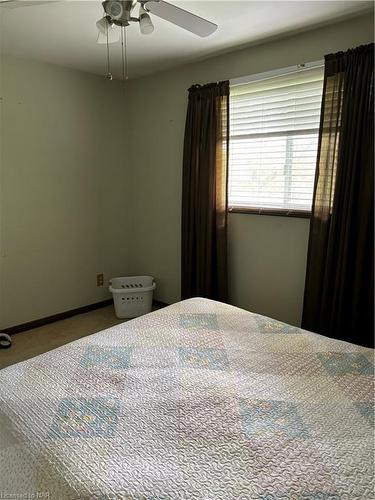 300 Albany Street, Fort Erie, ON - Indoor Photo Showing Bedroom
