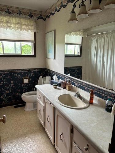 300 Albany Street, Fort Erie, ON - Indoor Photo Showing Bathroom