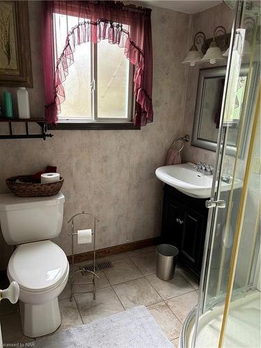 300 Albany Street, Fort Erie, ON - Indoor Photo Showing Bathroom