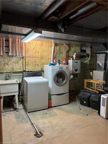 300 Albany Street, Fort Erie, ON - Indoor Photo Showing Laundry Room