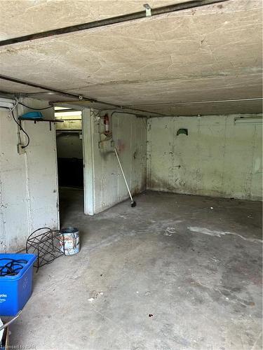 300 Albany Street, Fort Erie, ON - Indoor Photo Showing Garage