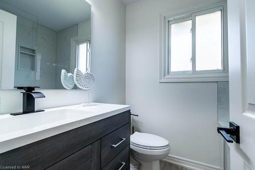 B-261 Scott Street, St. Catharines, ON - Indoor Photo Showing Bathroom