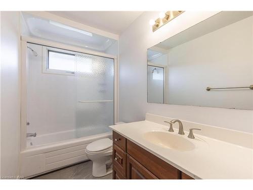 29 Granada Drive, St. Catharines, ON - Indoor Photo Showing Bathroom