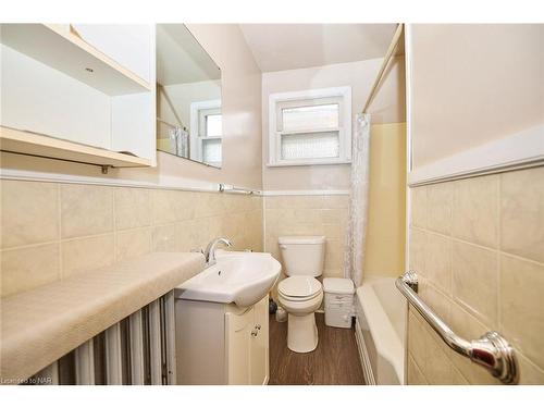 223 Niagara Street, St. Catharines, ON - Indoor Photo Showing Bathroom