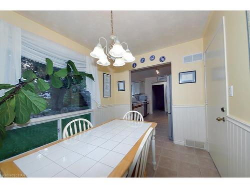 15 Oak Drive, Niagara-On-The-Lake, ON - Indoor Photo Showing Dining Room