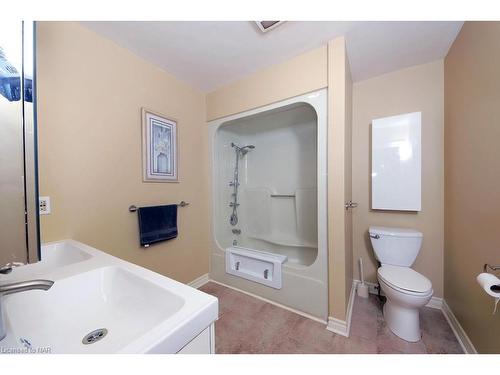 15 Oak Drive, Niagara-On-The-Lake, ON - Indoor Photo Showing Bathroom