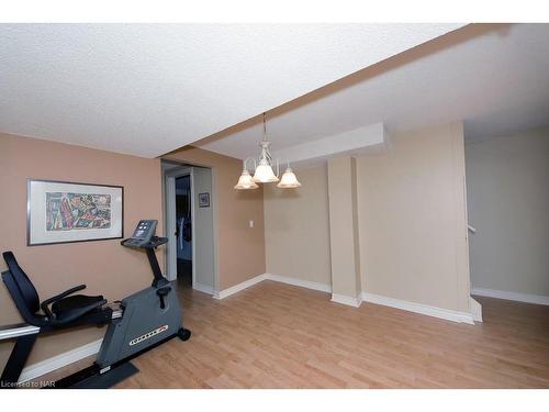 15 Oak Drive, Niagara-On-The-Lake, ON - Indoor Photo Showing Gym Room