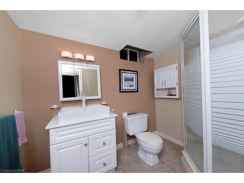 15 Oak Drive, Niagara-On-The-Lake, ON - Indoor Photo Showing Bathroom