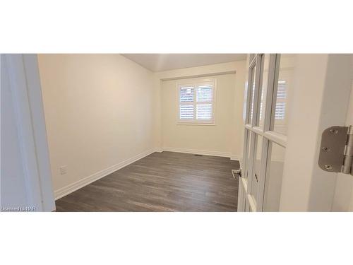 9275 White Oak Avenue, Niagara Falls, ON - Indoor Photo Showing Other Room