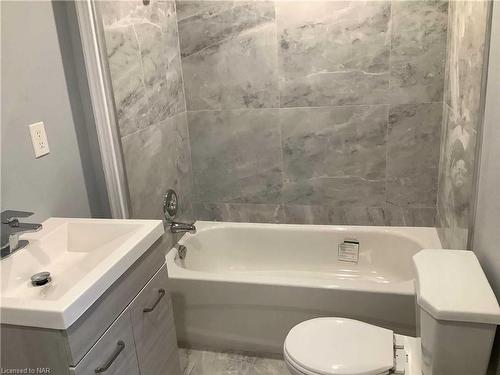 299 Hellems Avenue, Welland, ON - Indoor Photo Showing Bathroom