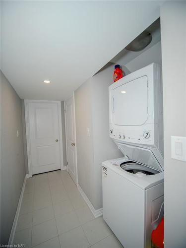 18 King Street, Thorold, ON - Indoor Photo Showing Laundry Room