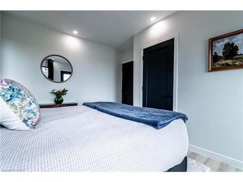 1368 Lorraine Road, Port Colborne, ON - Indoor Photo Showing Bedroom