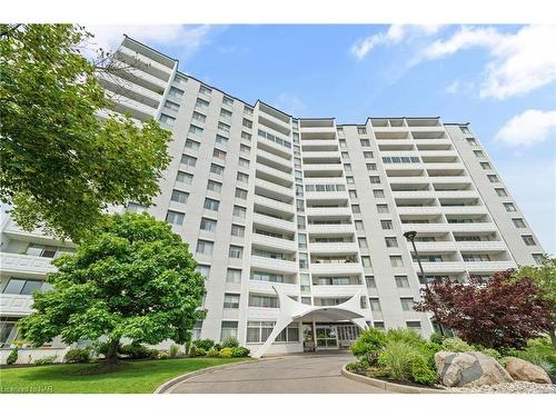 807-15 Towering Heights Boulevard, St. Catharines, ON - Outdoor With Balcony With Facade
