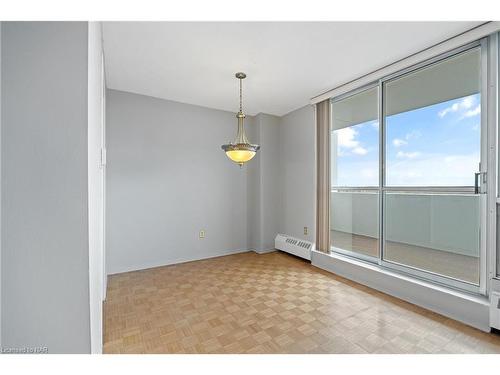 807-15 Towering Heights Boulevard, St. Catharines, ON -  Photo Showing Other Room