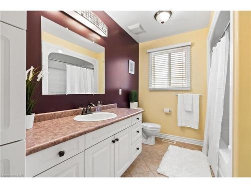 72 Chapel Street N, Thorold, ON - Indoor Photo Showing Bathroom