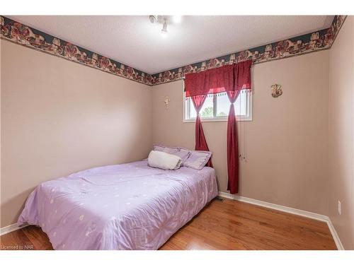 976 Colette Road, Fort Erie, ON - Indoor Photo Showing Bedroom