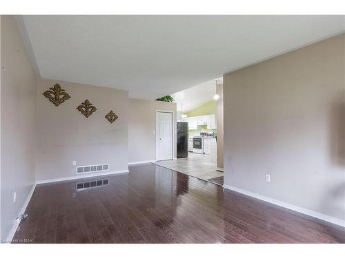 976 Colette Road, Fort Erie, ON - Indoor Photo Showing Other Room