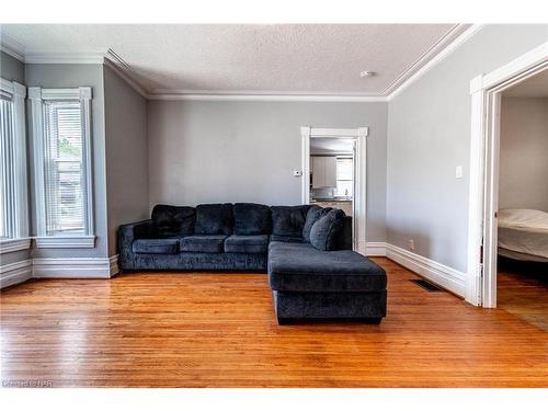 4394 Morrison Street, Niagara Falls, ON - Indoor Photo Showing Living Room